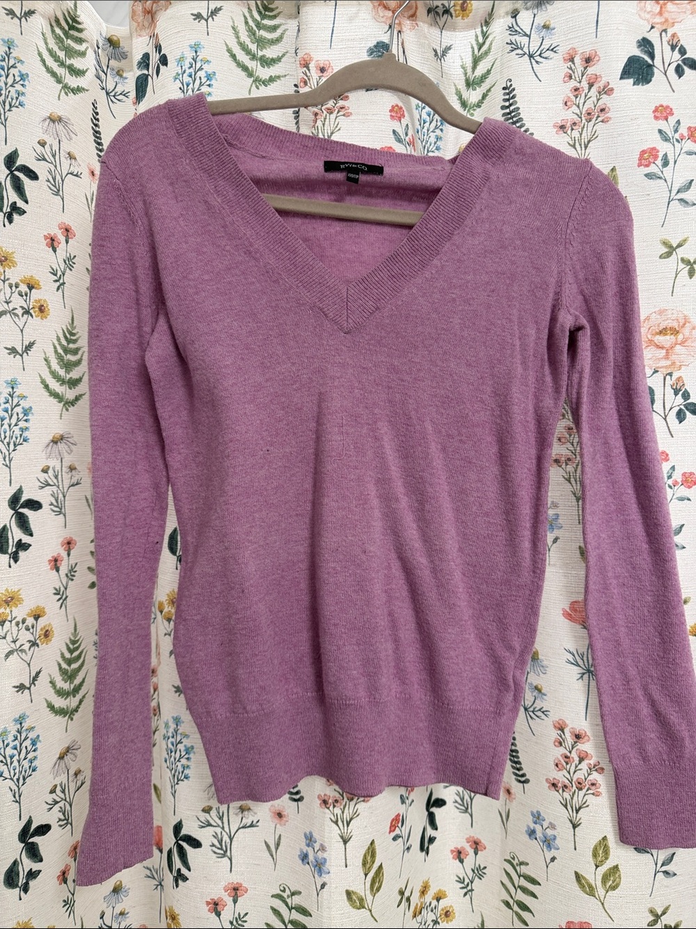 RW&CO. Dusty Lavender V-Neck Women's Sweater